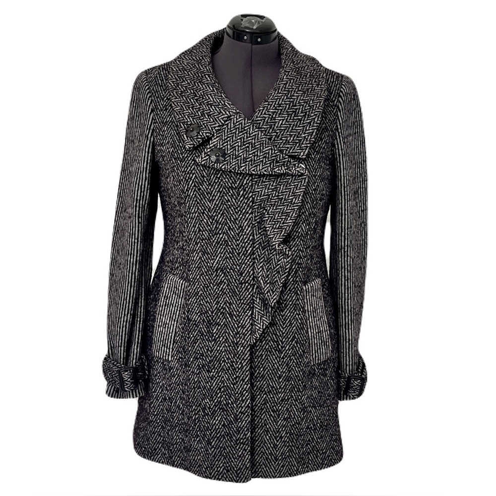 Diane Von Furstenberg ‘Sofia’ Black and Grey Herringbone & Striped Coat, Size 6